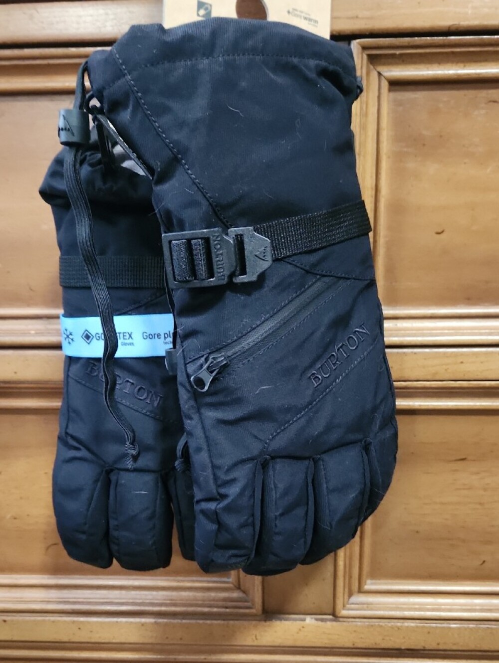 Burton Women's Black and Gray GORE-TEX Gloves - Picture 4 of 4
